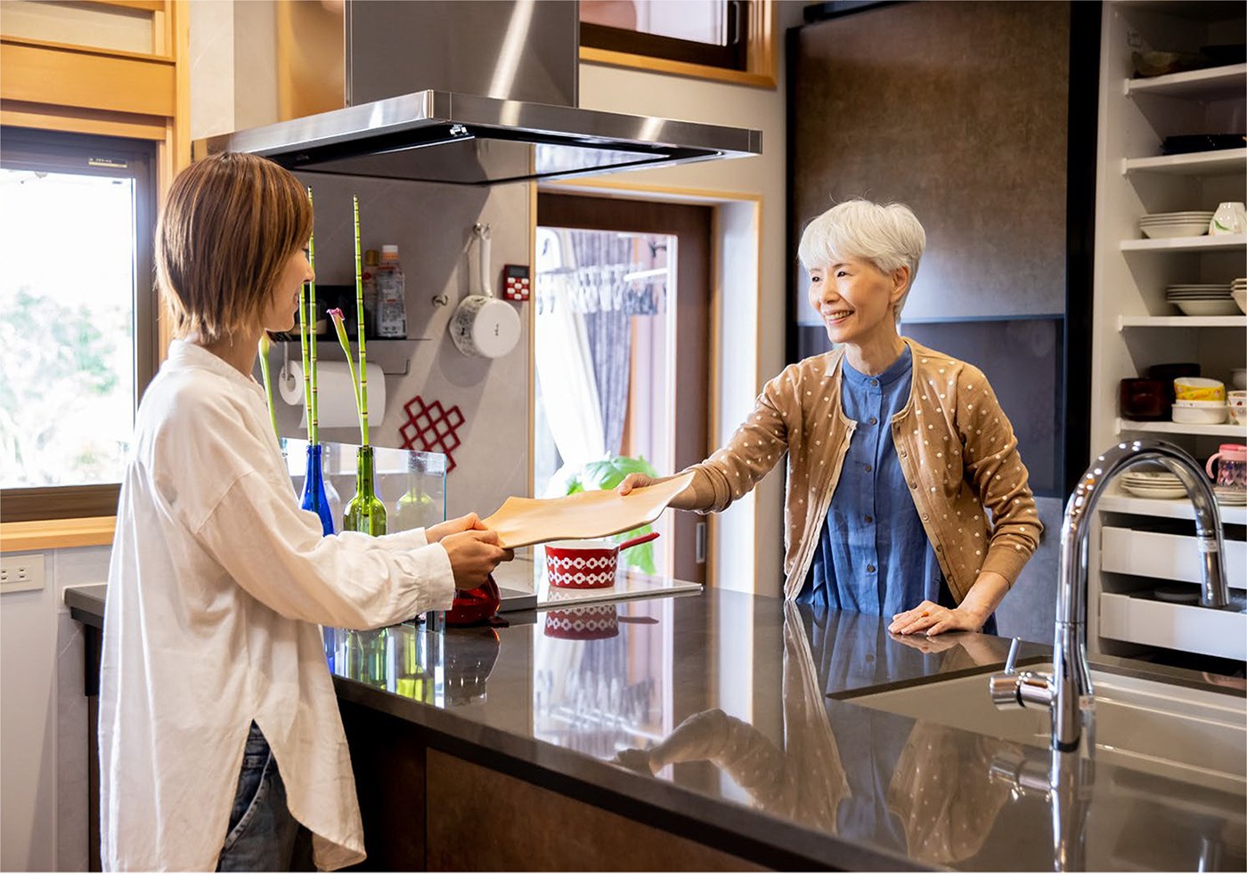 滿足的收納和易維護性 能一直保持整潔的廚房